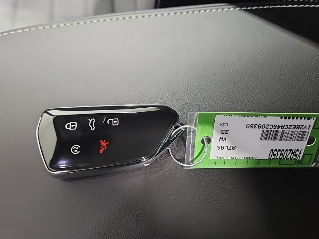 New 2025 Volkswagen Atlas Cross Sport SEL image 29