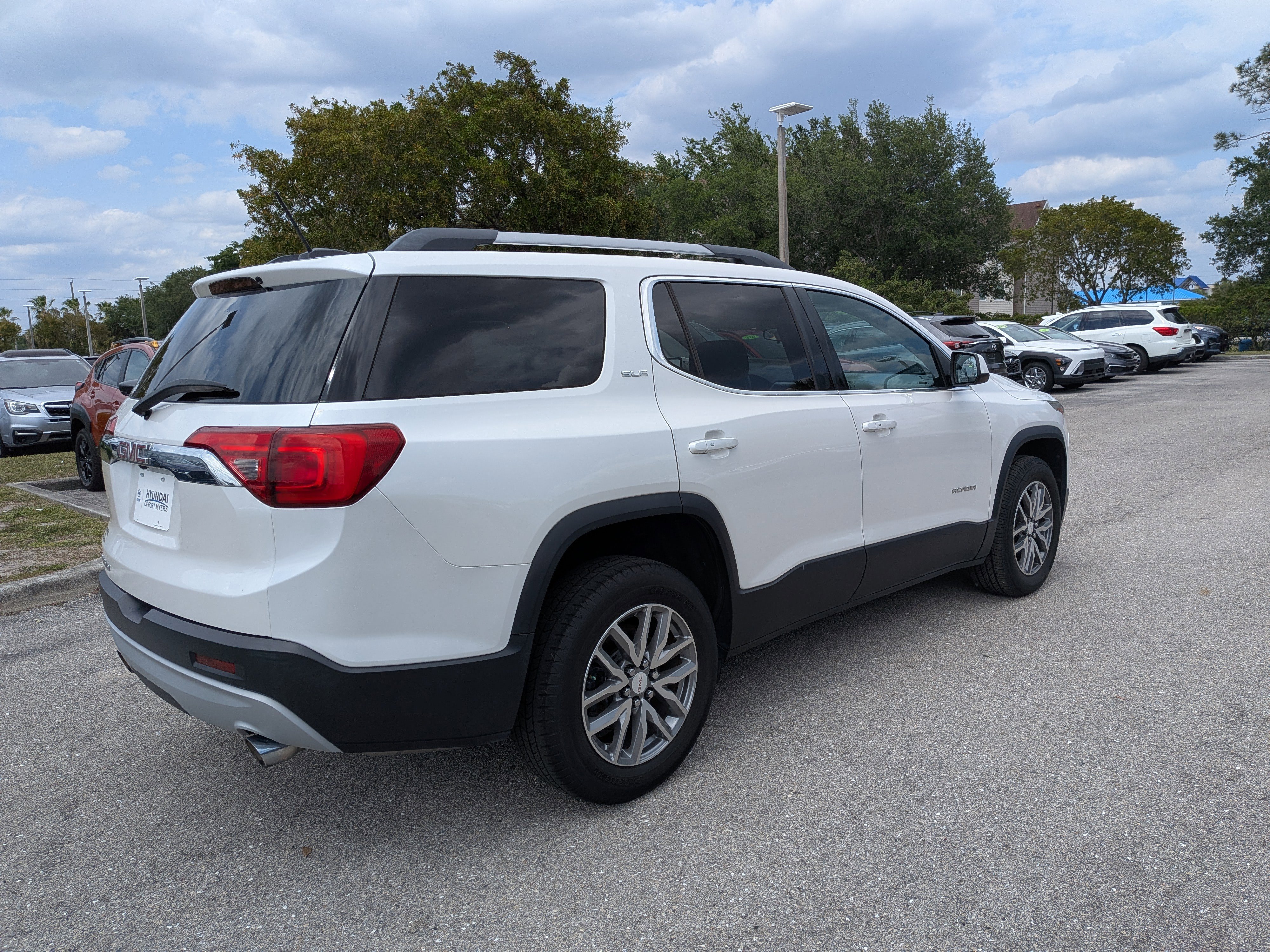 Used 2017 GMC Acadia SLE image 4