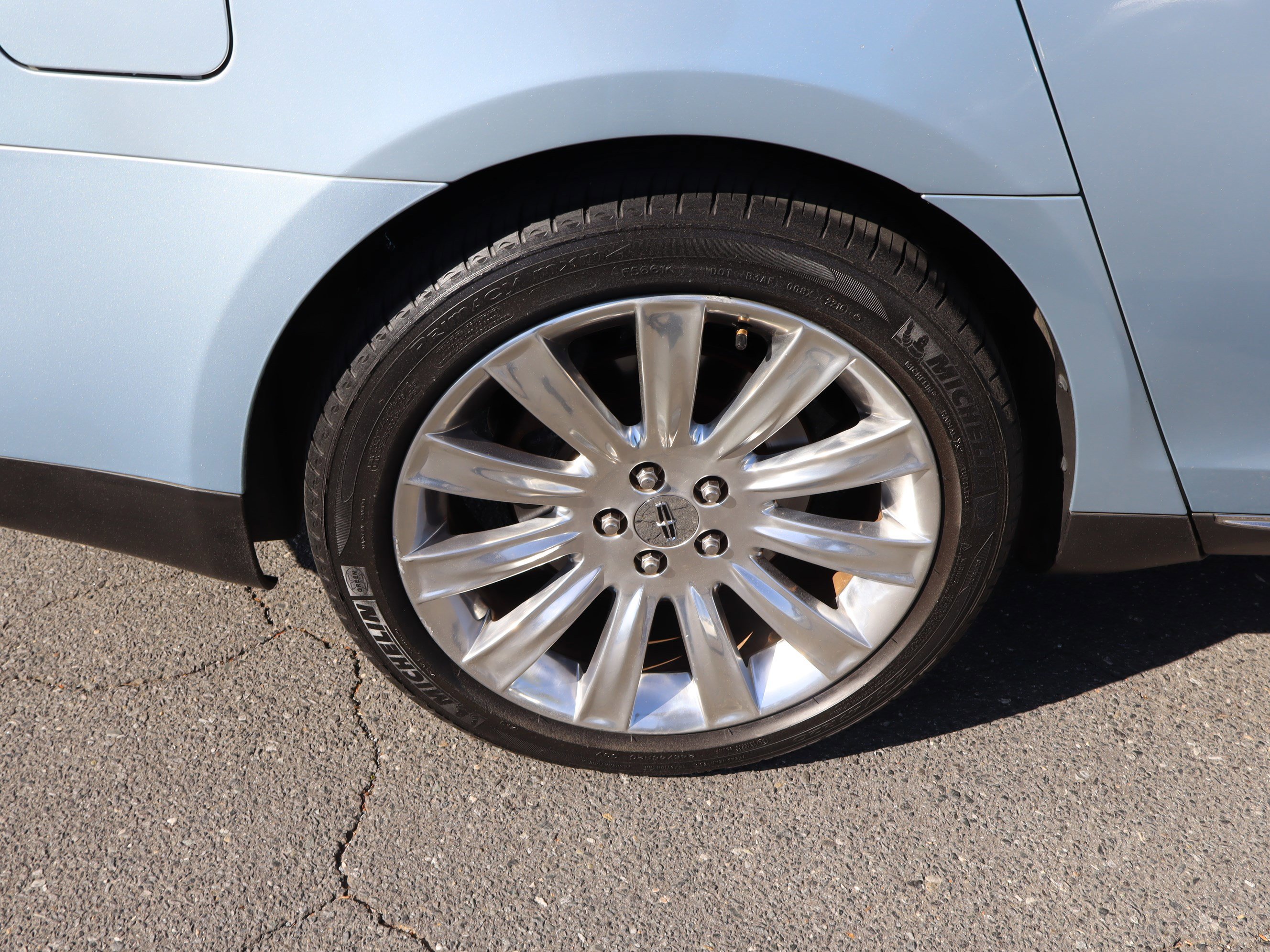 Used 2009 Lincoln MKS image 38