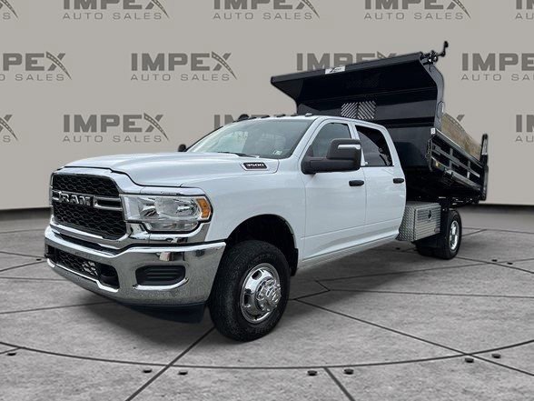 Used 2023 RAM 3500 Tradesman w/ Chrome Appearance Group image 3