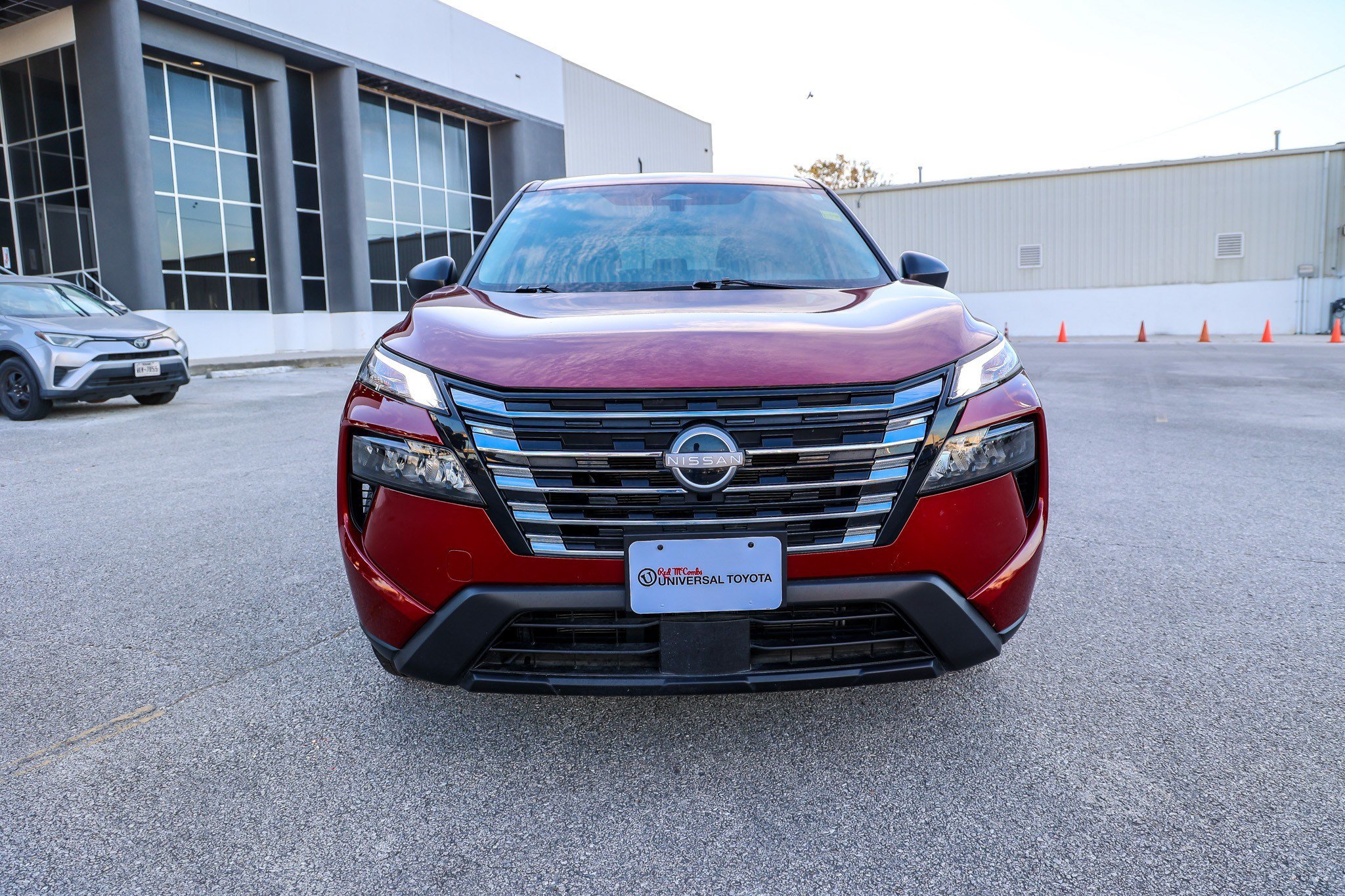 Used 2025 Nissan Rogue S AWD/4WD image 3