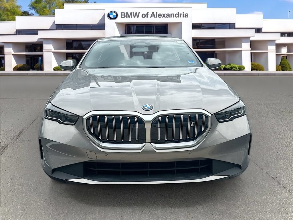 New 2026 BMW i5 eDrive40 w/ Premium Package AWD/4WD image 2