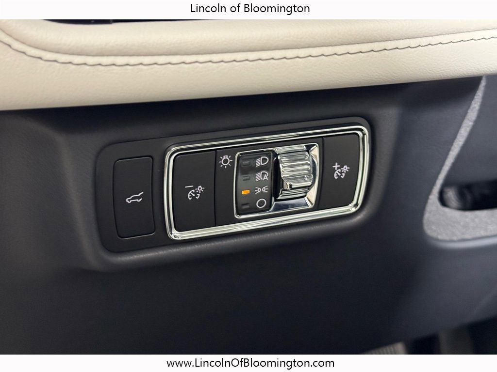 Used 2025 Lincoln Aviator AWD w/ Equipment Group 101A image 26
