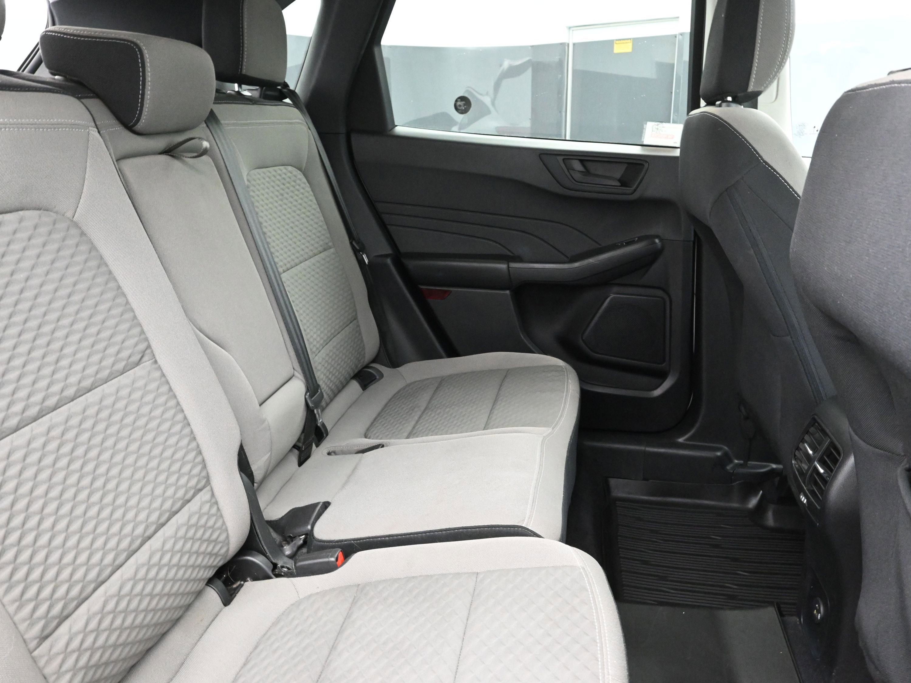 Used 2022 Ford Escape SE w/ SE Sport Appearance Package image 24