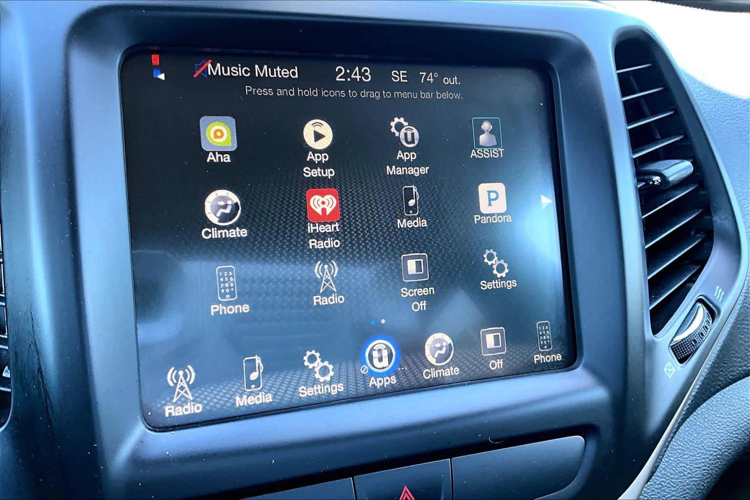 Used 2016 Jeep Cherokee Latitude FWD image 34