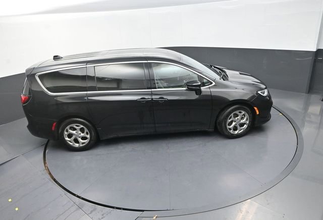 Used 2024 Chrysler Pacifica Limited image 28