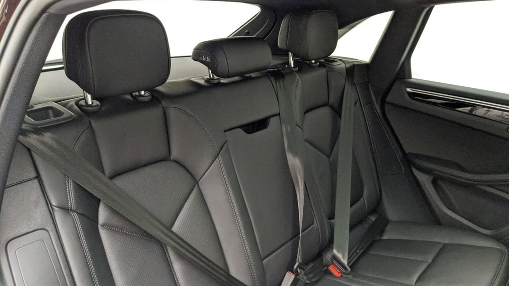 Certified 2024 Porsche Macan S AWD/4WD image 46