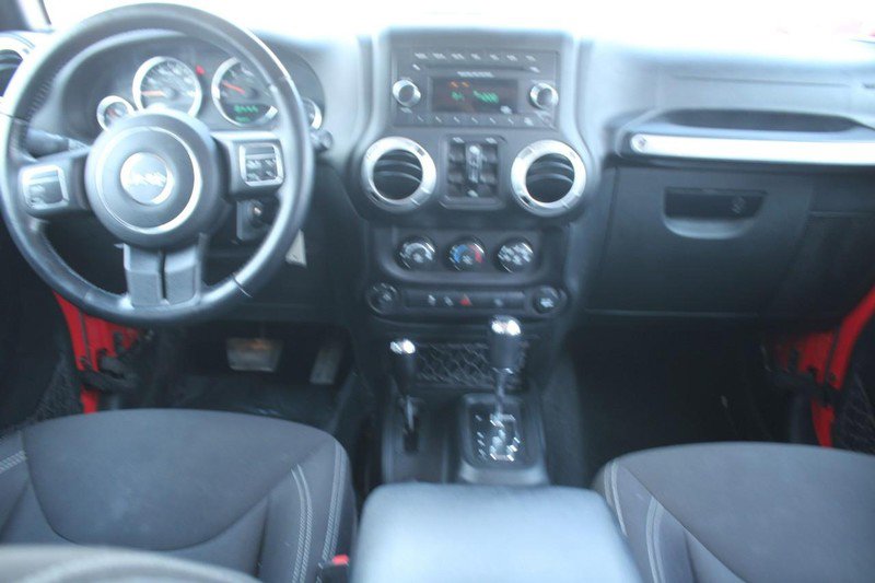 Used 2015 Jeep Wrangler Unlimited Sahara image 13