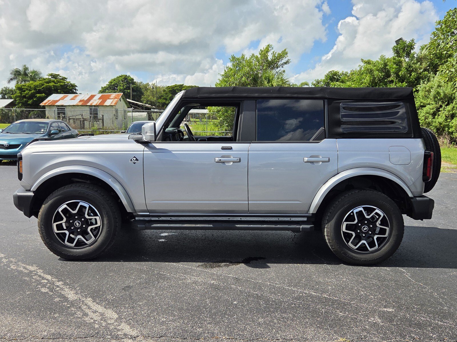 Used 2021 Ford Bronco Outer Banks AWD/4WD image 2
