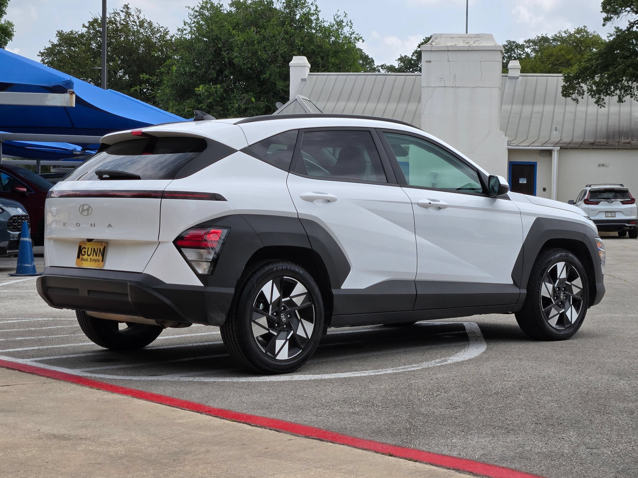 Used 2025 Hyundai Kona SEL FWD image 3