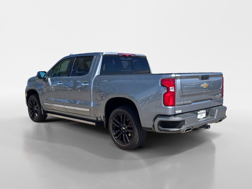Used 2024 Chevrolet Silverado 1500 High Country w/ High Country Premium Package image 3