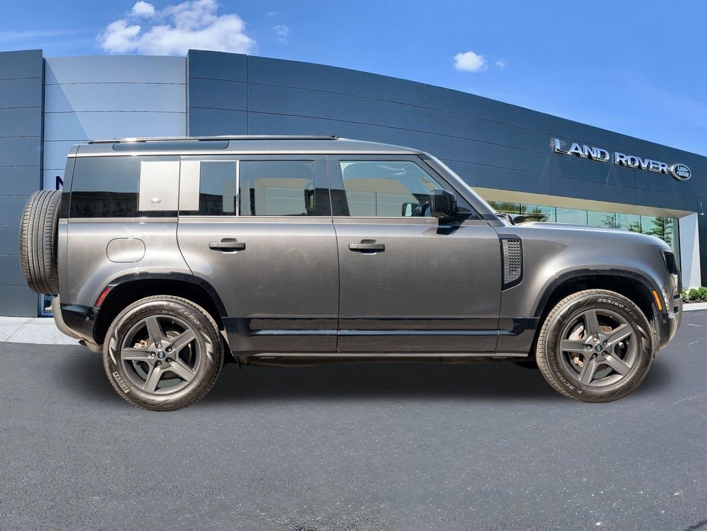 Used 2022 Land Rover Defender 110 X-Dynamic SE AWD/4WD image 8