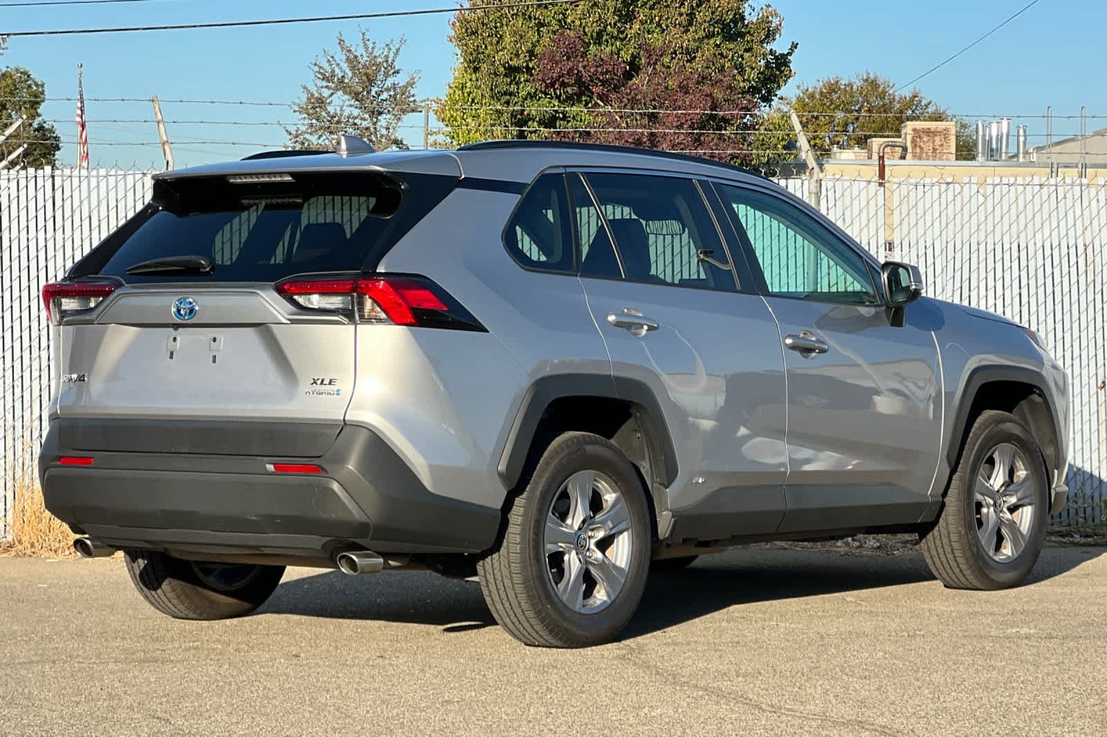 Used 2022 Toyota RAV4 XLE w/ Convenience Package AWD/4WD image 3