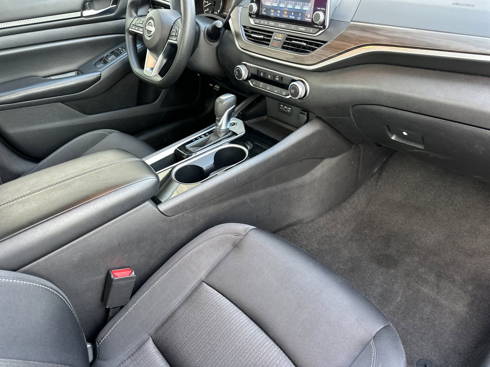 Used 2024 Nissan Altima 2.5 SV image 16