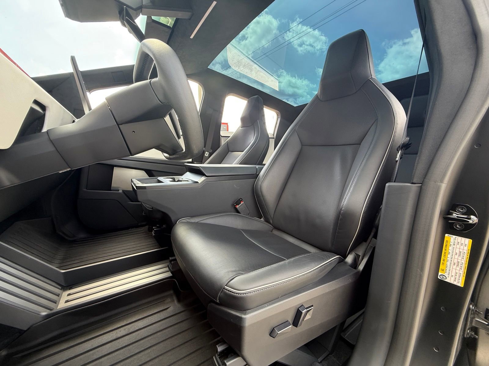 Used 2024 Tesla Cybertruck AWD Crew Cab image 17