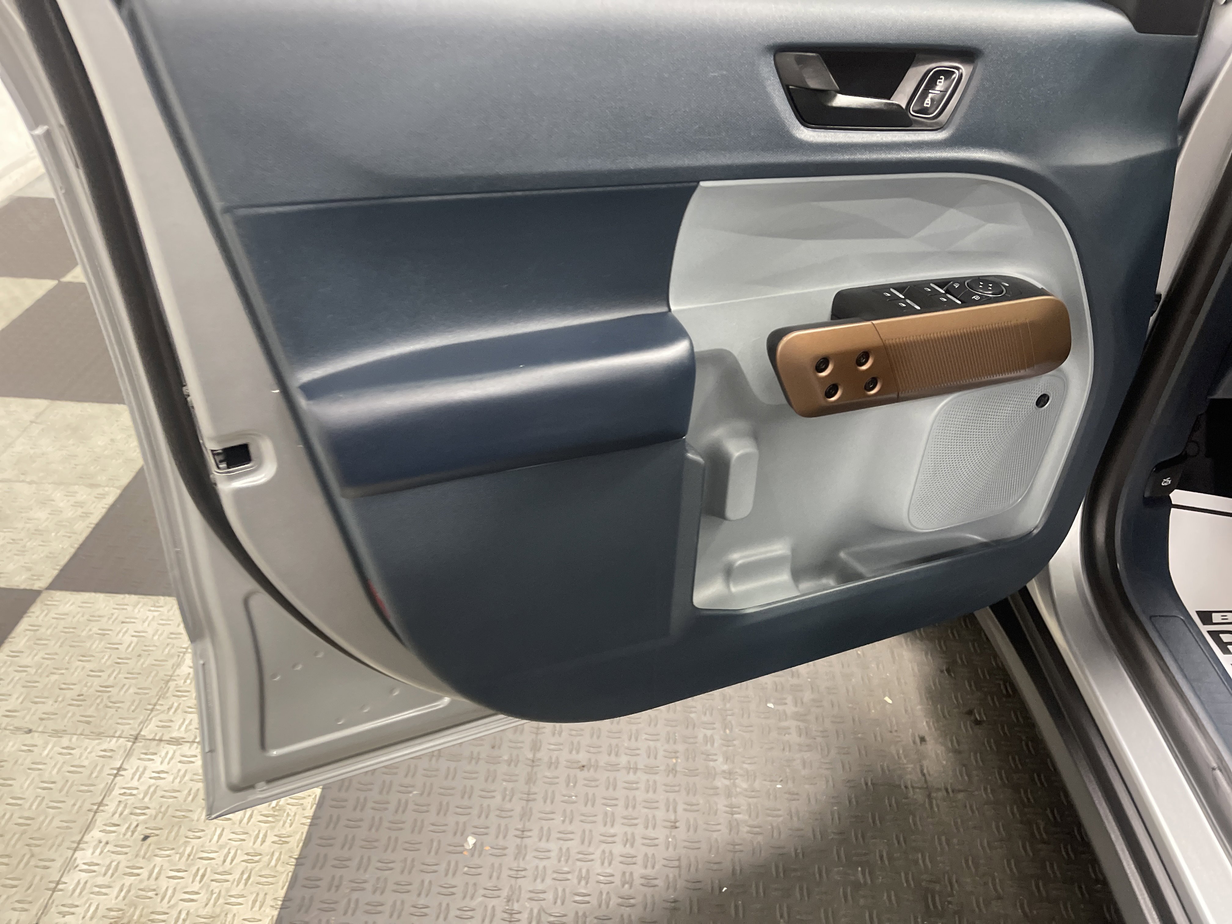 Used 2023 Ford Maverick Lariat w/ Lariat Luxury Package image 10