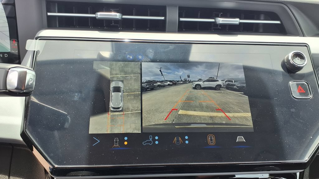 New 2027 Chevrolet Bolt RS w/ Technology Package FWD image 31