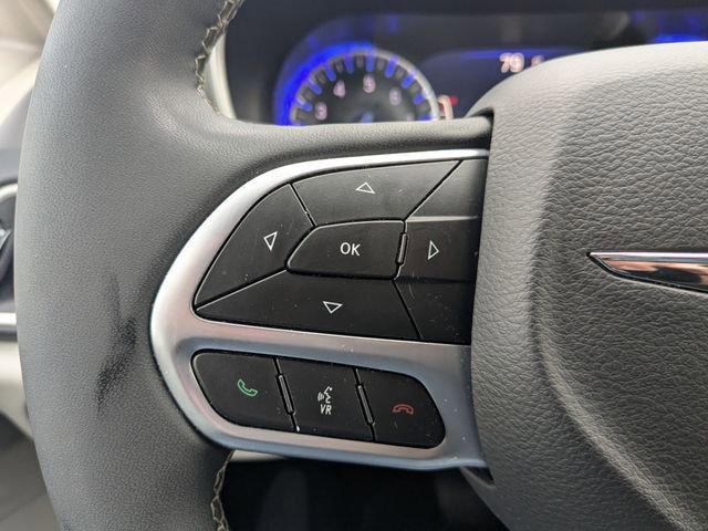 Used 2023 Chrysler Pacifica Touring-L FWD image 27