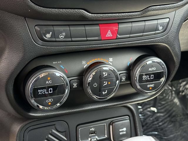 Used 2015 Jeep Renegade Limited FWD image 18