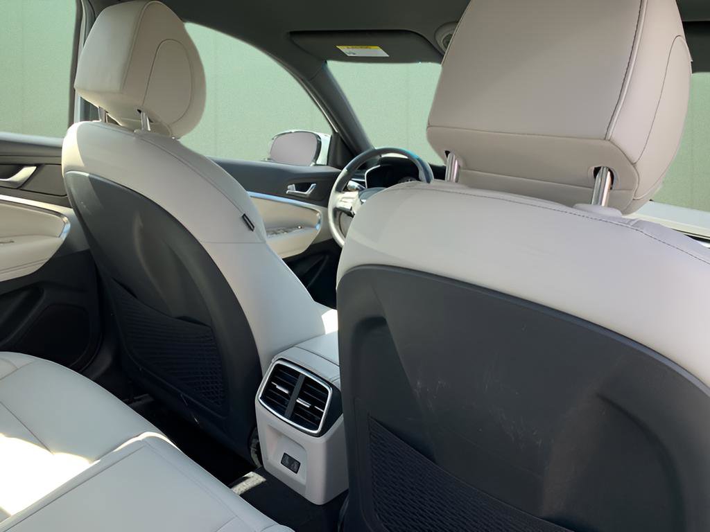 Certified 2025 Genesis G70 2.5T image 39