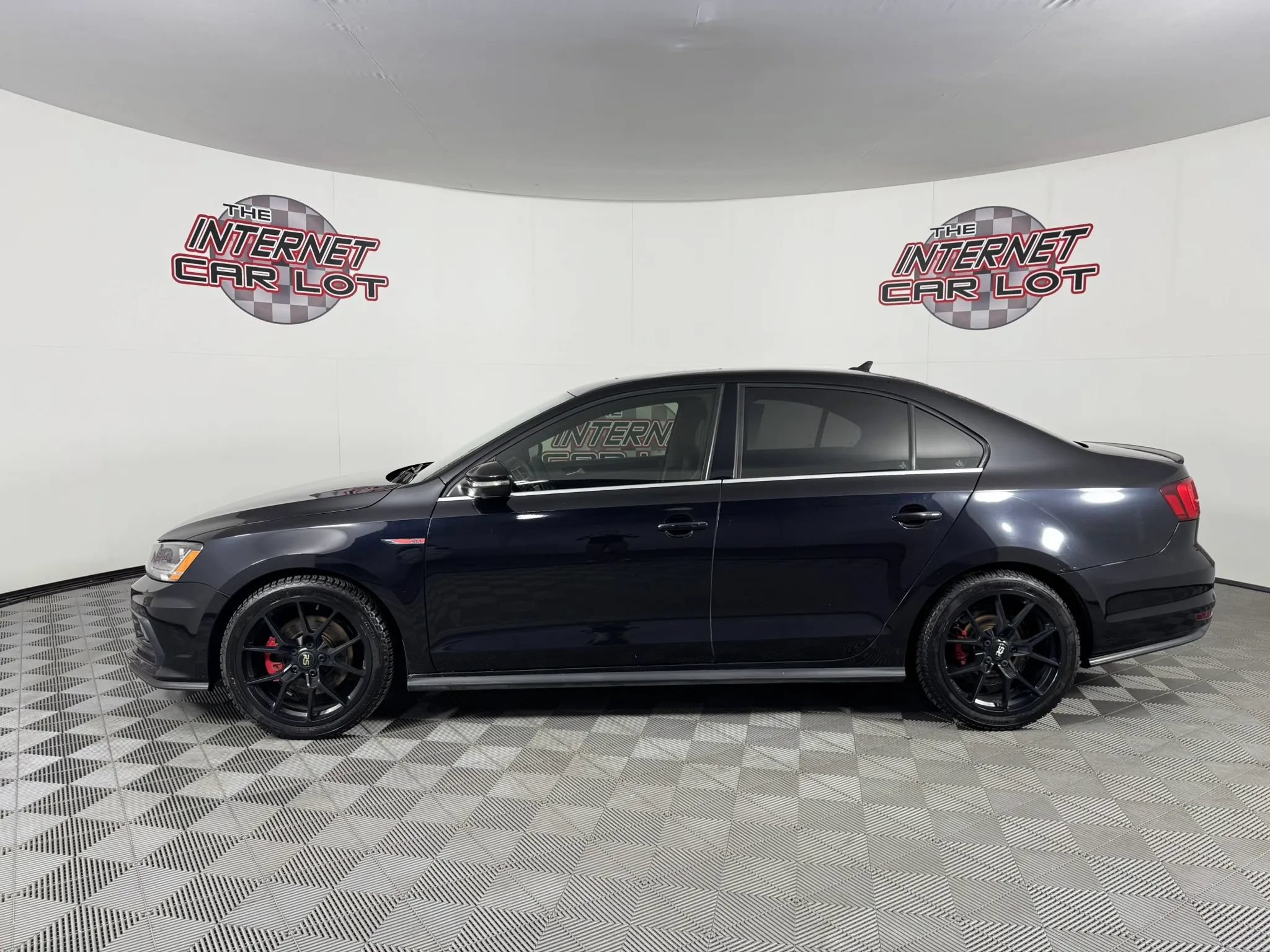 Used 2017 Volkswagen Jetta GLI FWD image 4