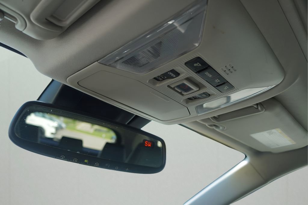 Used 2021 Toyota RAV4 XLE Premium image 28