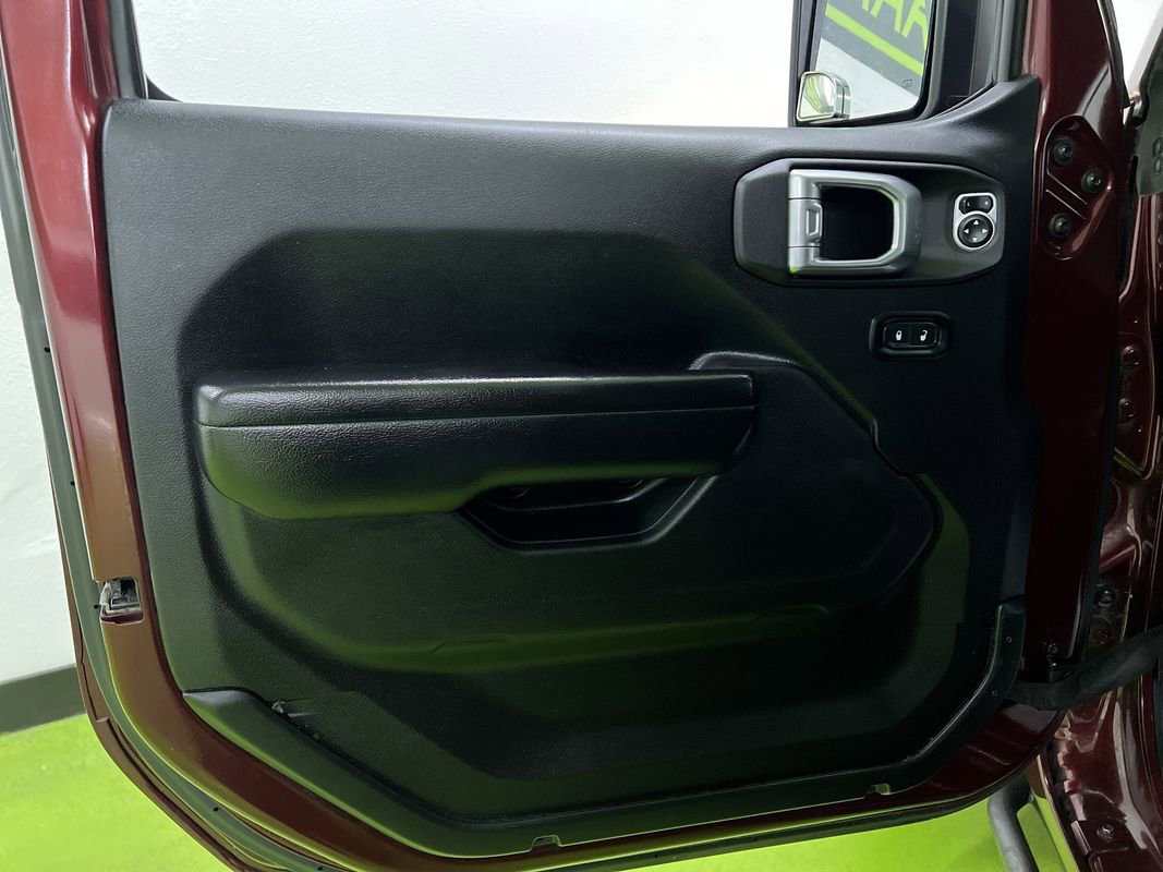 Used 2021 Jeep Gladiator Willys AWD/4WD image 16