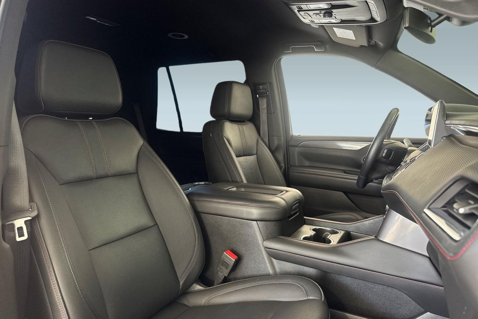 Used 2022 Chevrolet Tahoe RST w/ Luxury Package AWD/4WD image 31