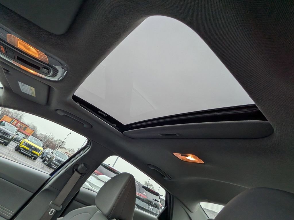 Used 2025 Hyundai Elantra SEL FWD image 12