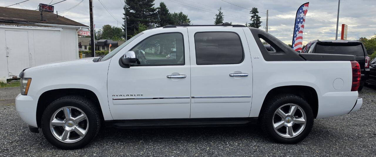 Used 2011 Chevrolet Avalanche LTZ AWD/4WD image 5