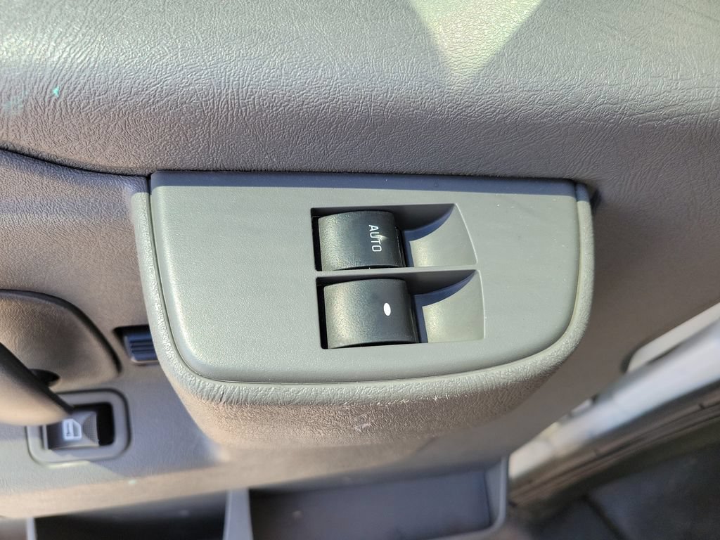 Used 2017 Chevrolet Express 2500 RWD image 10