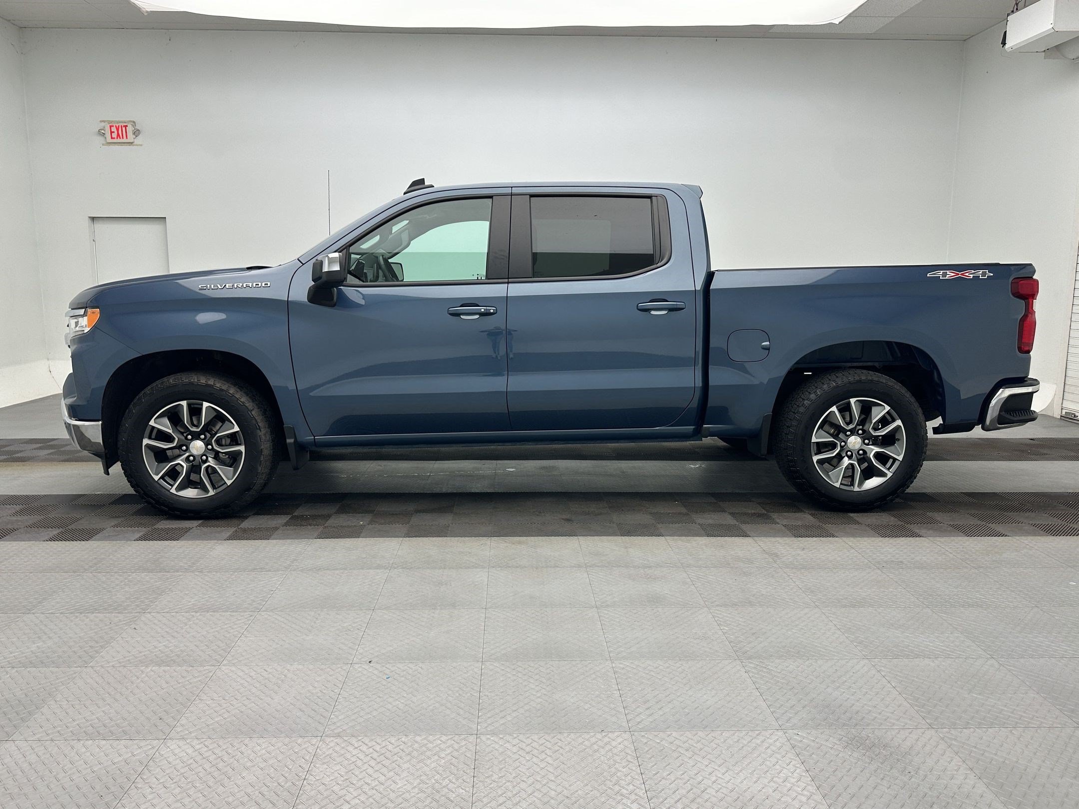 Certified 2024 Chevrolet Silverado 1500 LT AWD/4WD image 2