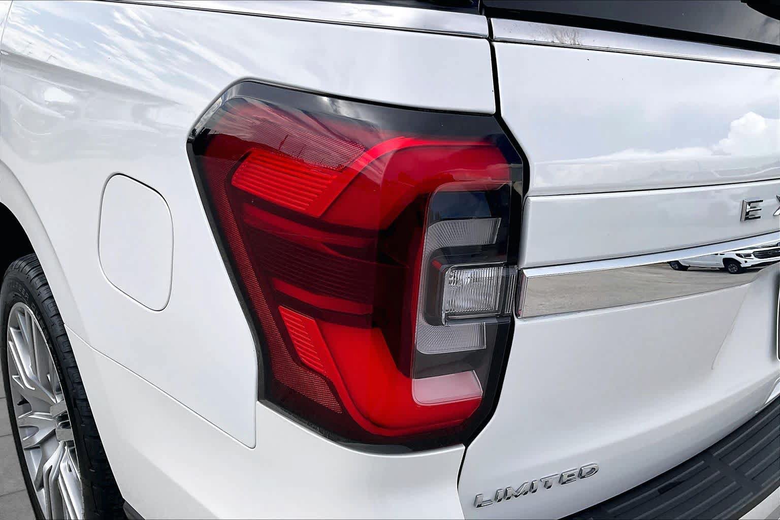 Used 2023 Ford Expedition Limited RWD image 28