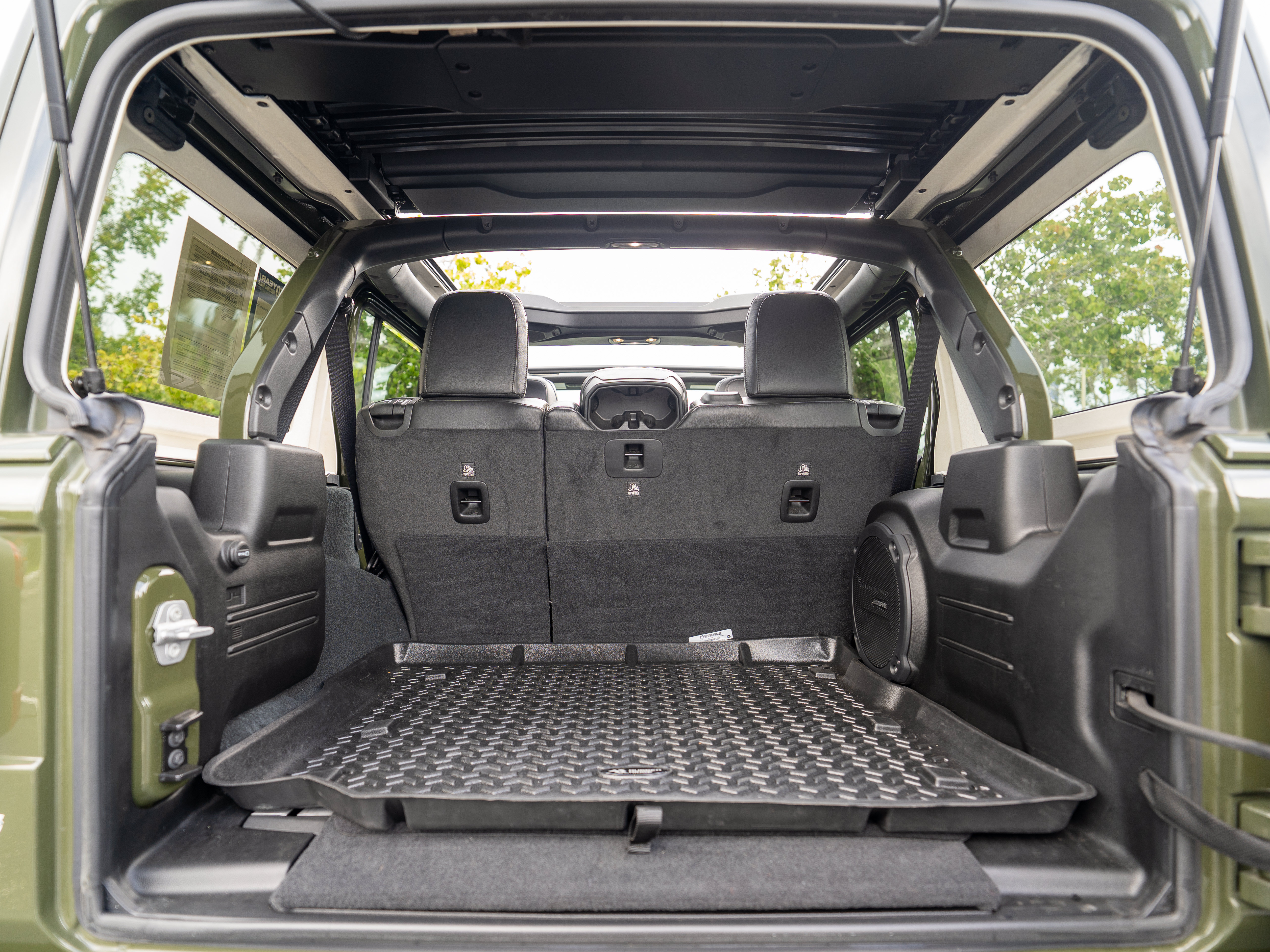 Used 2022 Jeep Wrangler Unlimited Rubicon w/ Xtreme Recon 35" Tire Package AWD/4WD image 43