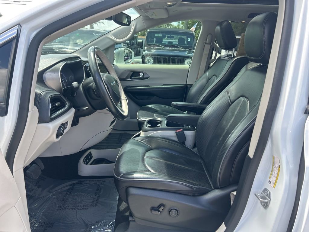 Used 2019 Chrysler Pacifica Limited w/ Tire & Wheel Group image 9