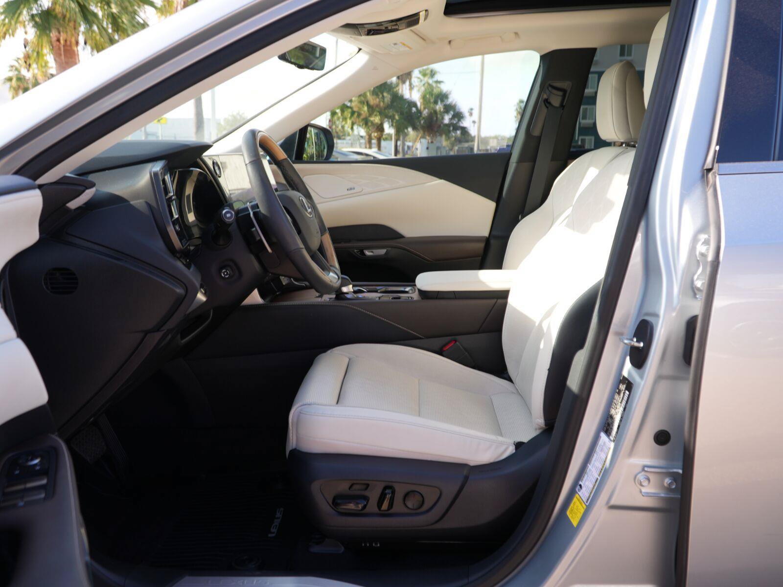 Used 2025 Lexus RX 350 w/ Convenience Package AWD/4WD image 8