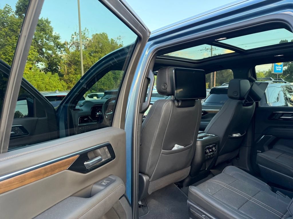 Used 2025 Chevrolet Tahoe High Country AWD/4WD image 31