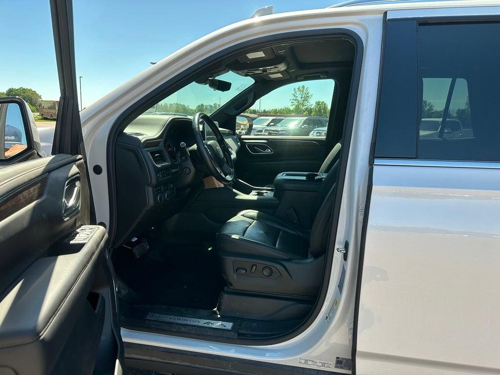 Used 2021 Chevrolet Tahoe High Country w/ Premium Package AWD/4WD image 10