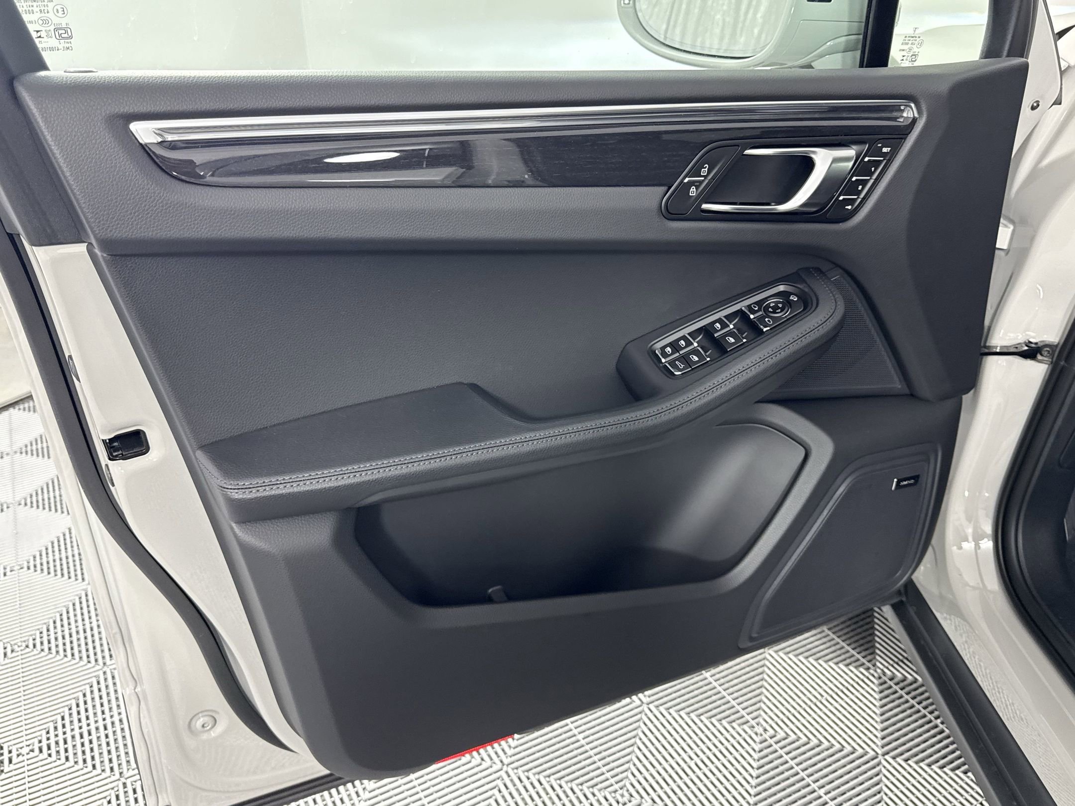 New 2025 Porsche Macan image 13