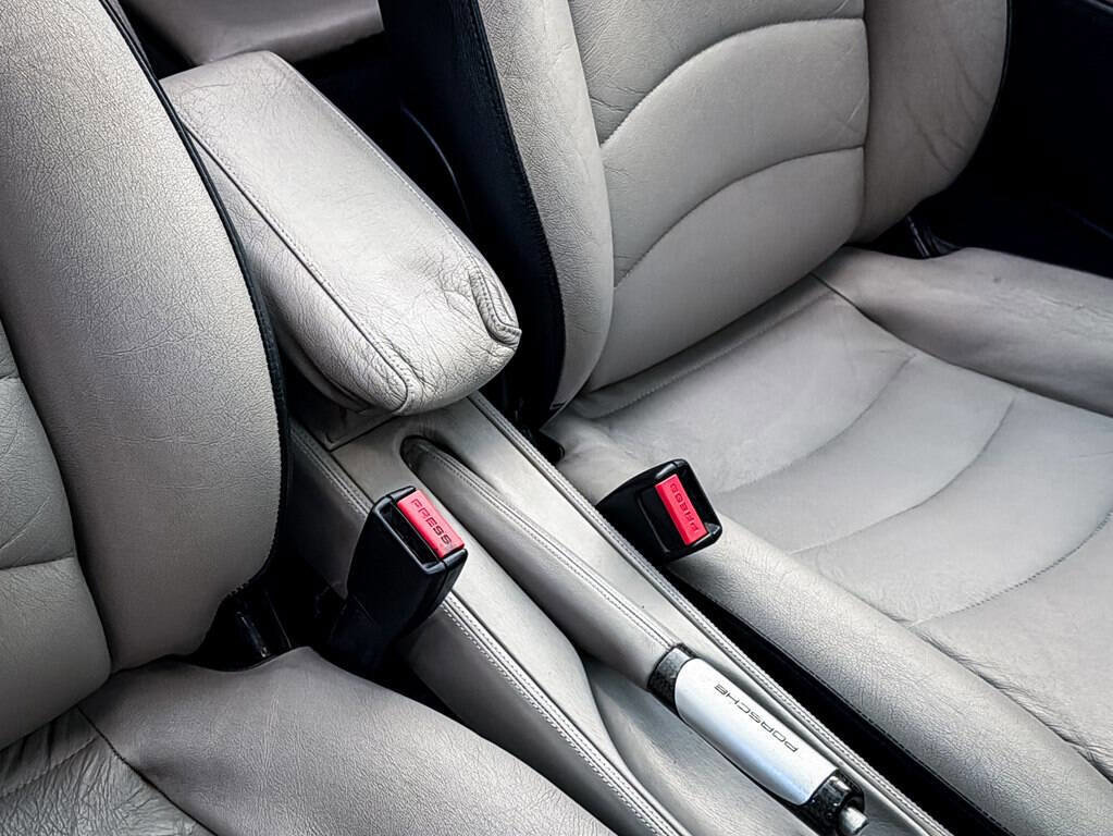 Used 1996 Porsche 911 Carrera RWD image 36