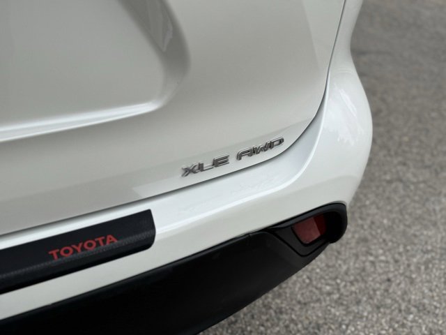 Certified 2021 Toyota Highlander XLE image 44