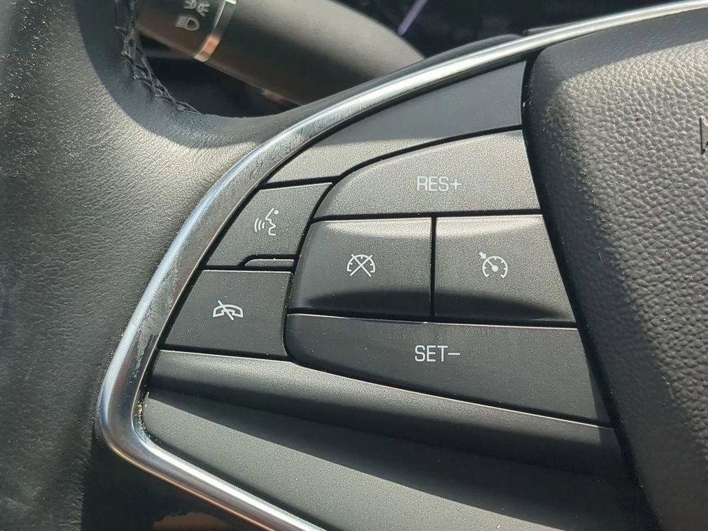 Used 2018 Cadillac XT5 AWD image 24