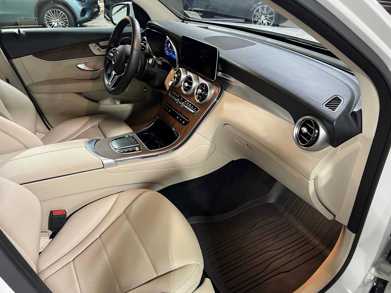 Used 2022 Mercedes-Benz GLC 300 4MATIC image 11