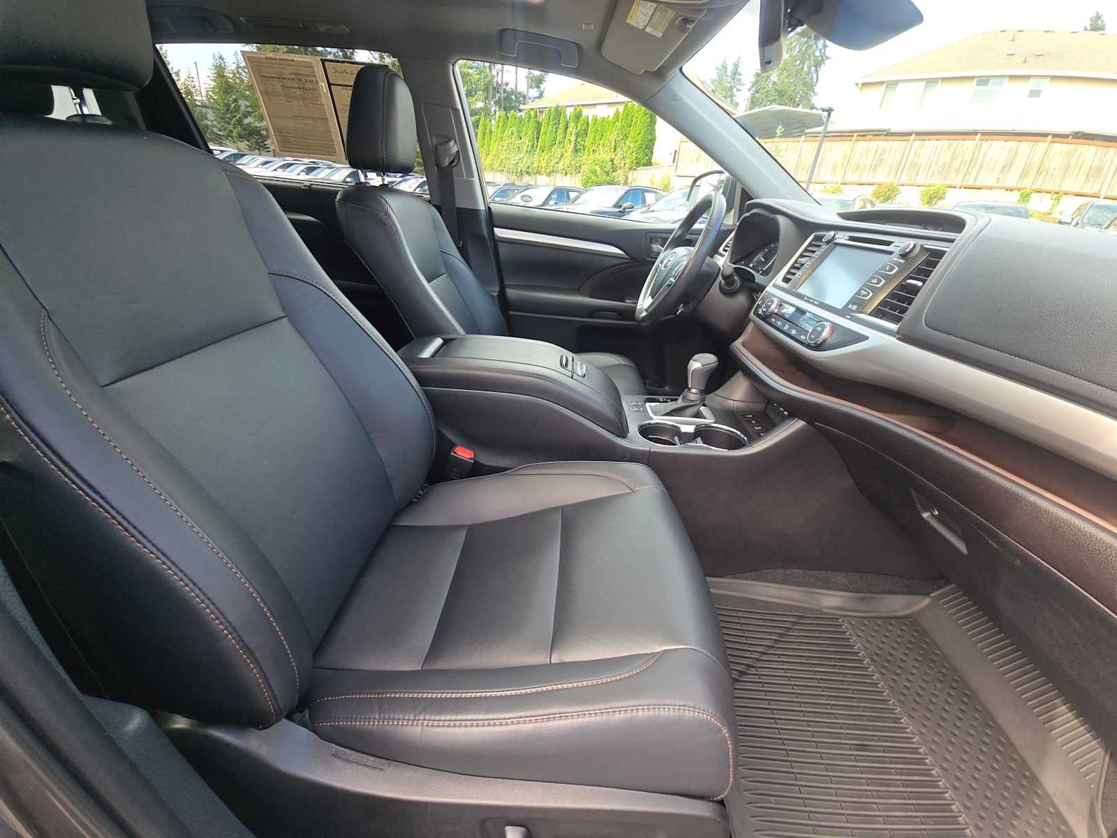 Used 2019 Toyota Highlander XLE AWD/4WD image 11