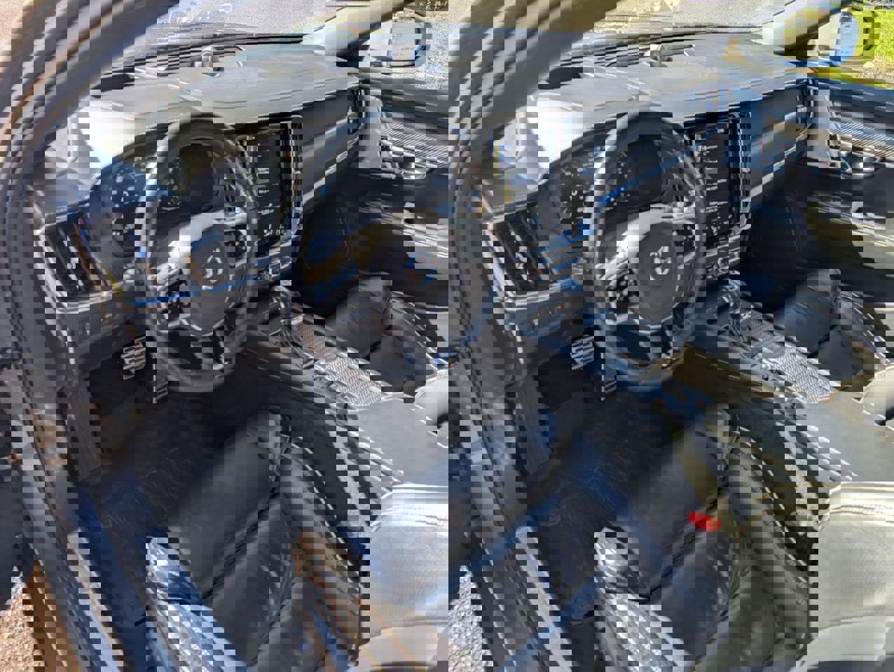 Used 2019 Volvo V90 T6 R-Design image 9