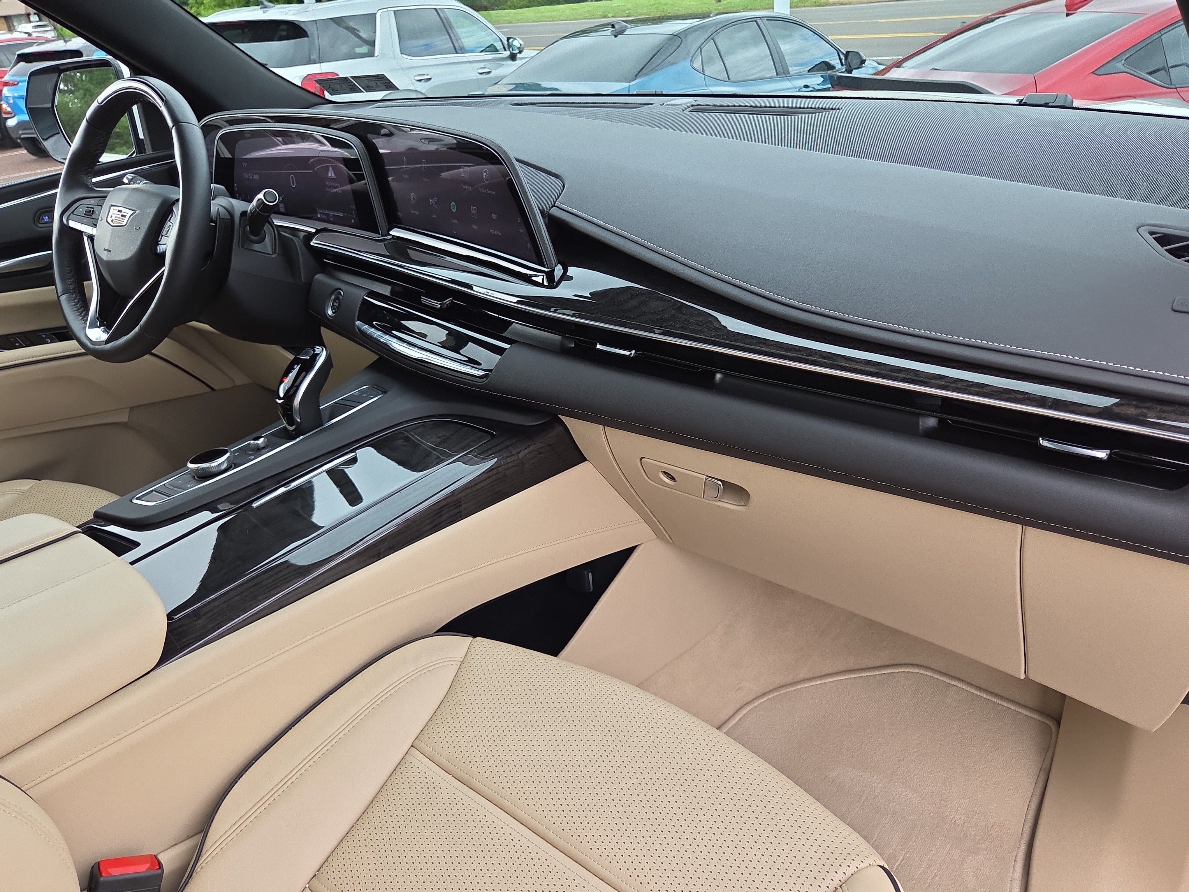 Used 2024 Cadillac Escalade Premium Luxury w/ Performance Package AWD/4WD image 18