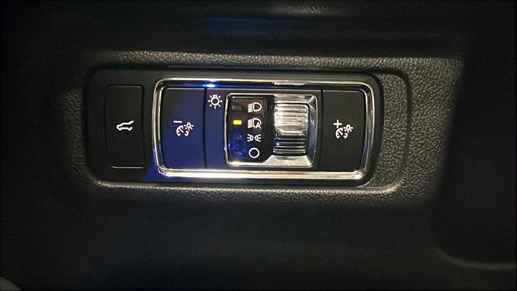 Used 2025 Lincoln Corsair Reserve AWD/4WD image 34