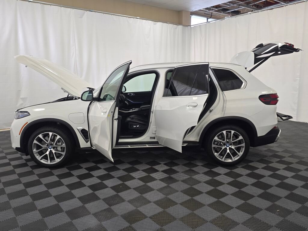 Used 2025 BMW X5 xDrive50e image 11