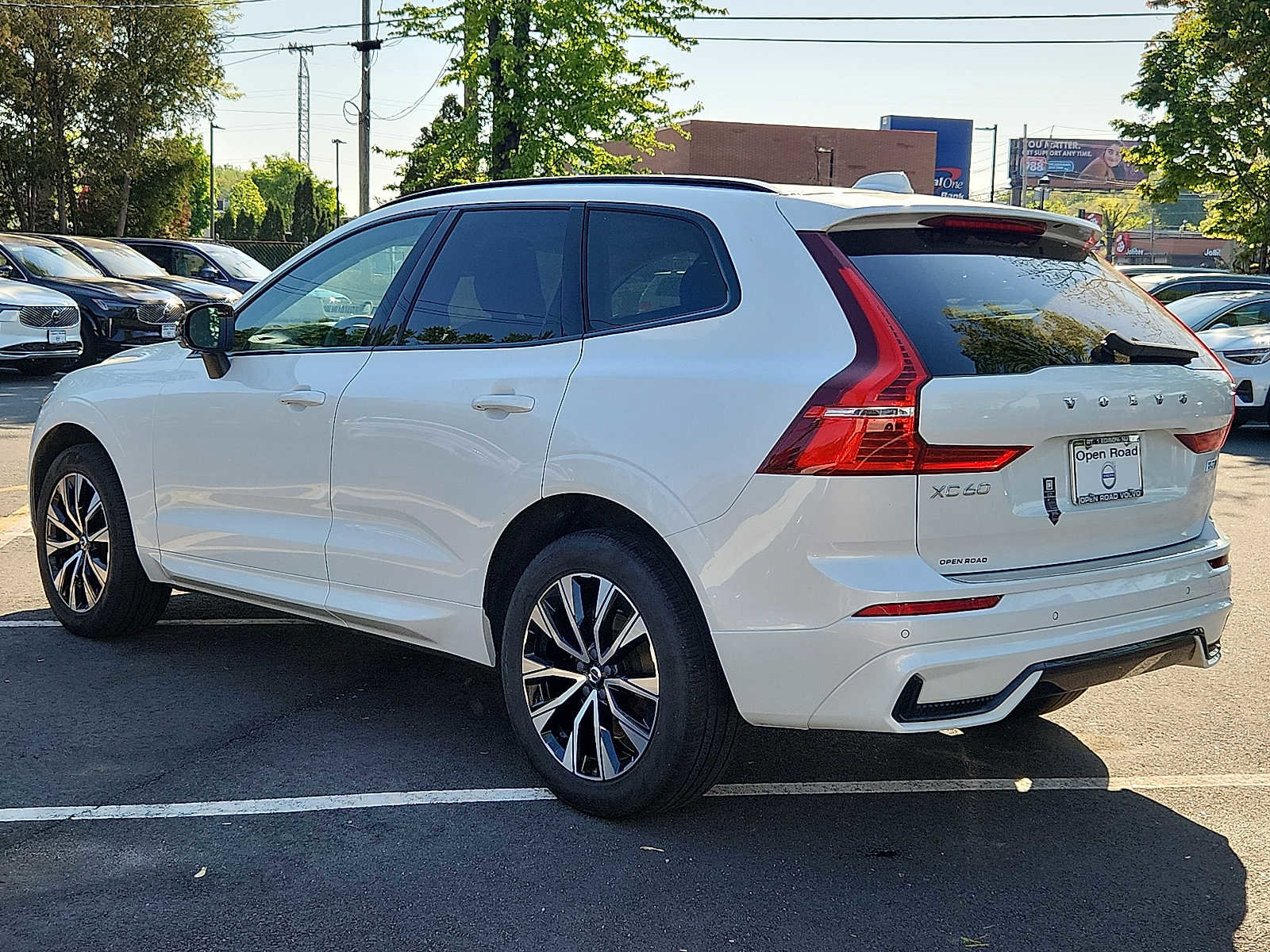 Used 2024 Volvo XC60 B5 Core w/ Protection Package Premier AWD/4WD image 4