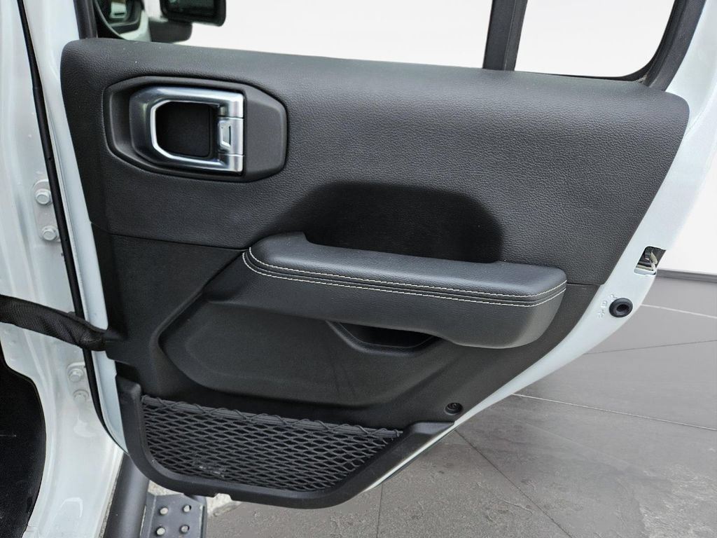 Used 2023 Jeep Wrangler Unlimited Sahara AWD/4WD image 27